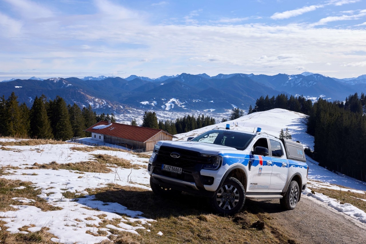 The Bavarian Mountain Rescue Service tests the Ford Ranger Plug-in Hybrid under extreme conditions